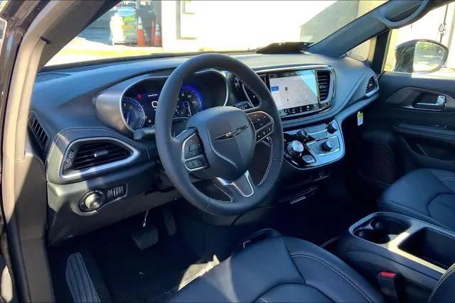 2026 Chrysler Pacifica Select AWD