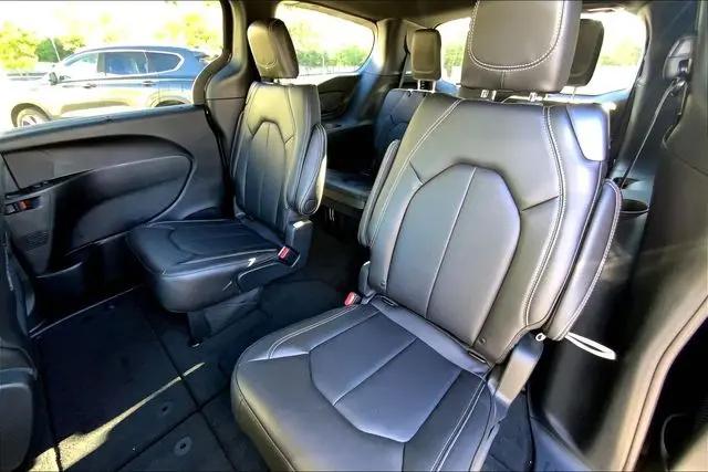 2026 Chrysler Pacifica Select AWD
