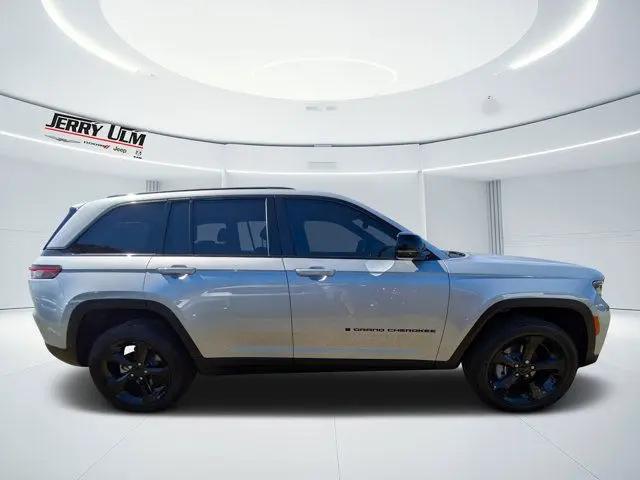 2025 Jeep Grand Cherokee Altitude 4x2