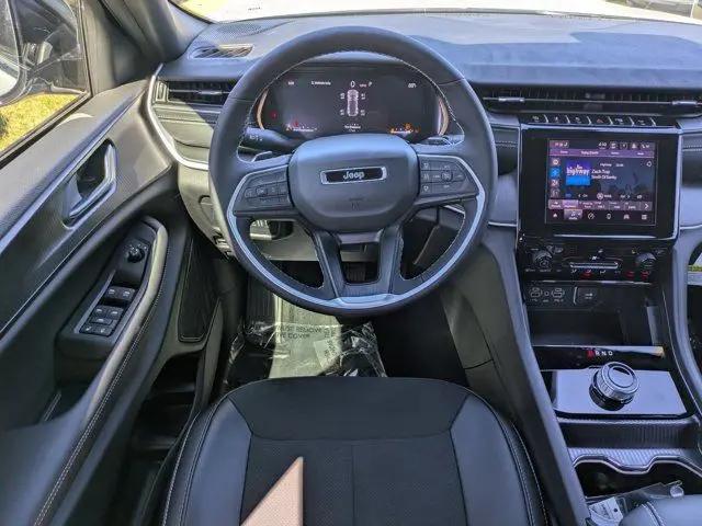 2025 Jeep Grand Cherokee Altitude 4x2