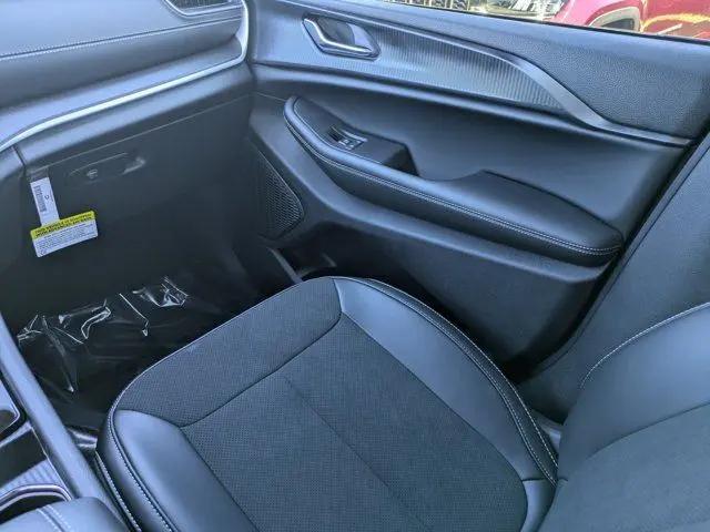 2025 Jeep Grand Cherokee Altitude 4x2