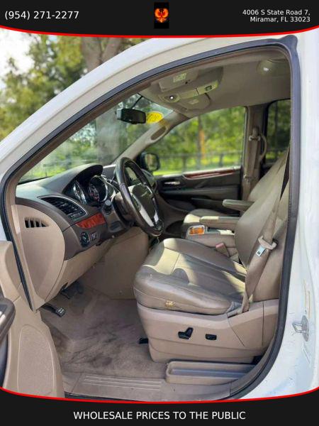 2014 Chrysler Town & Country Touring
