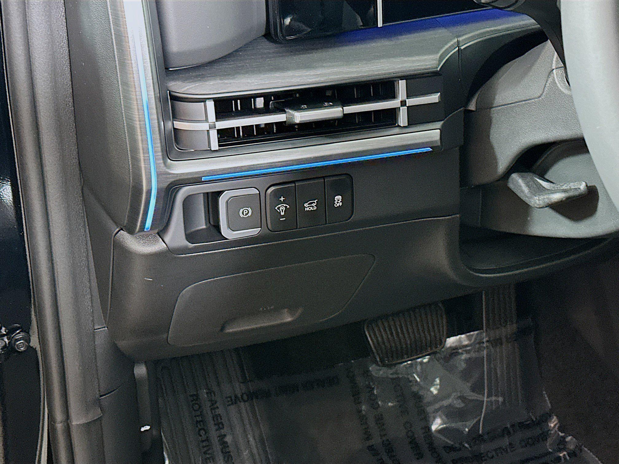 2026 Hyundai Santa Fe Limited - Photo 10