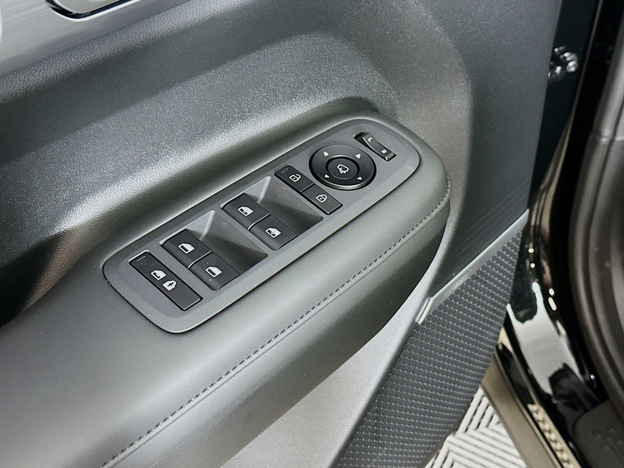 2026 Hyundai Santa Fe Limited - Photo 18