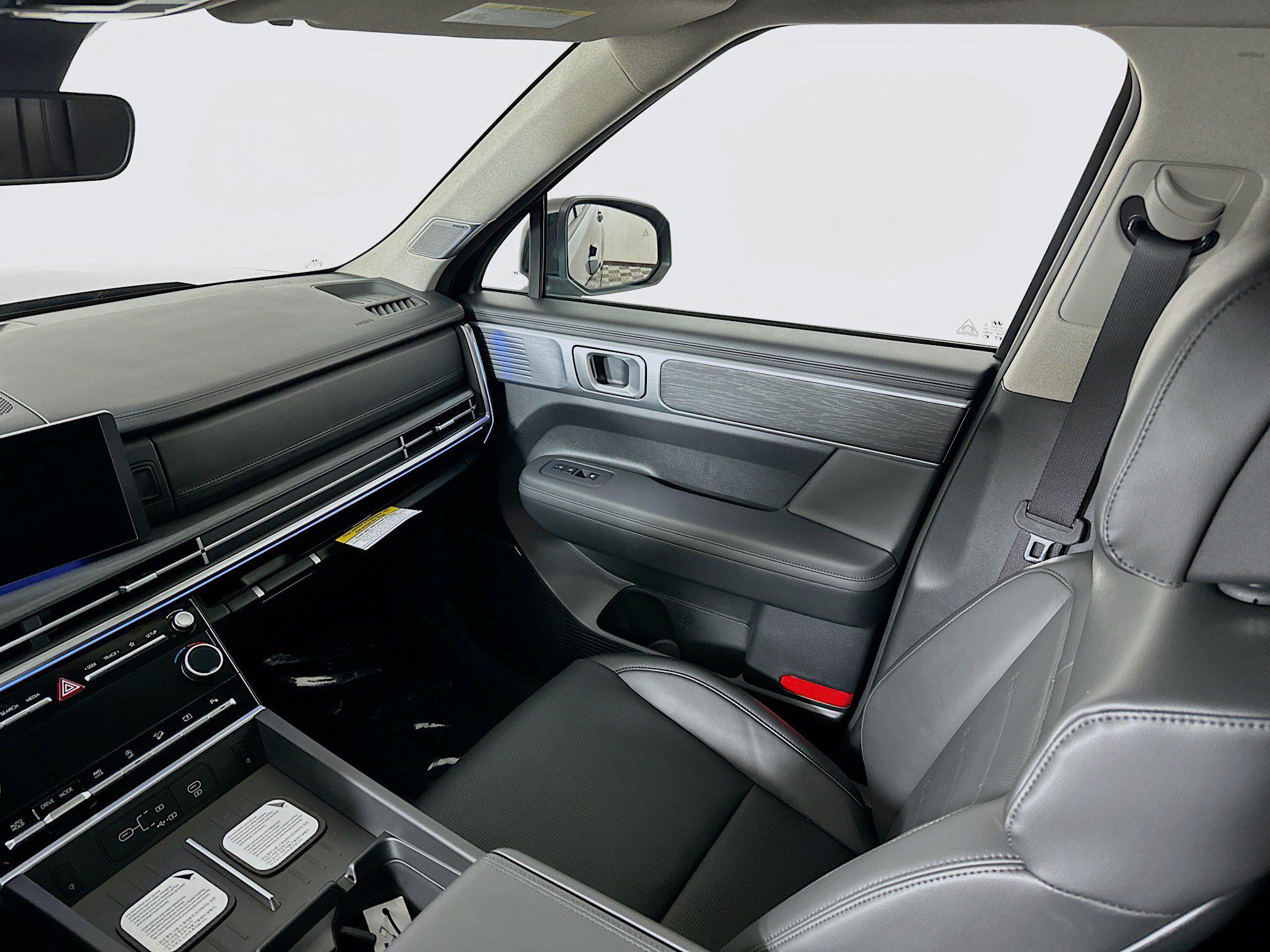 2026 Hyundai Santa Fe Limited - Photo 25