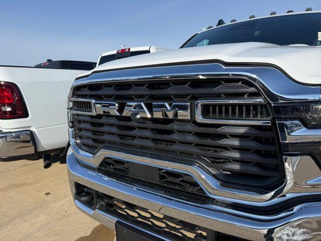 2026 RAM Ram 3500 RAM 3500 TRADESMAN CREW CAB 4X4 8 BOX