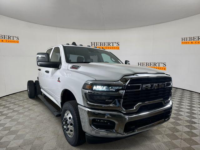 2026 RAM Ram 3500 Chassis Cab RAM 3500 TRADESMAN CREW CAB CHASSIS 4X4 60 CA 2026 RAM Ram 3500 Chassis Cab RAM 3500 TRADESMAN CREW CAB CHASSIS 4X4 60 CA