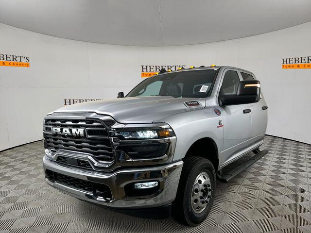 2026 RAM Ram 3500 Chassis Cab RAM 3500 TRADESMAN CREW CAB CHASSIS 4X4 60 CA 2026 RAM Ram 3500 Chassis Cab RAM 3500 TRADESMAN CREW CAB CHASSIS 4X4 60 CA