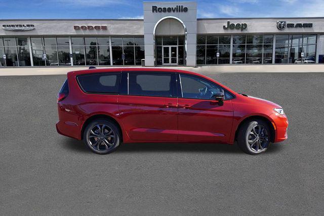 2026 Chrysler Pacifica PACIFICA SELECT AWD