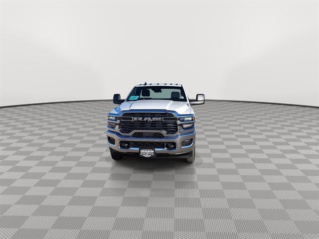 2026 RAM Ram 3500 Chassis Cab RAM 3500 TRADESMAN CHASSIS REGULAR CAB 4X4 84 CA 2026 RAM Ram 3500 Chassis Cab RAM 3500 TRADESMAN CHASSIS REGULAR CAB 4X4 84 CA
