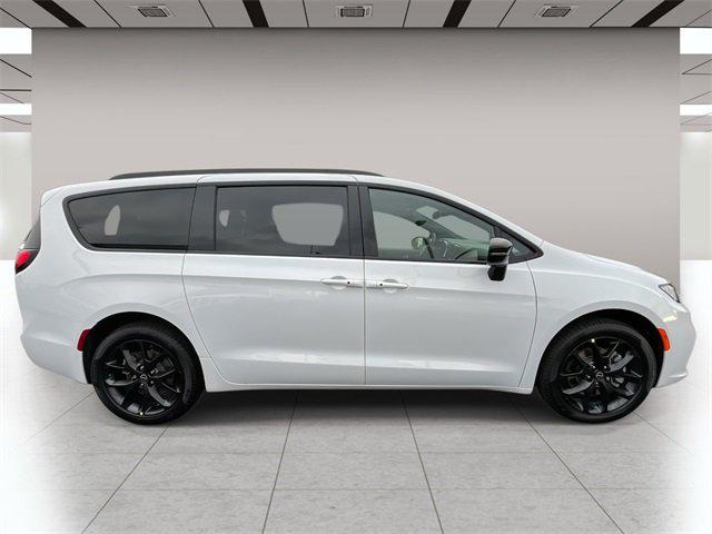 2026 Chrysler Pacifica PACIFICA LIMITED AWD