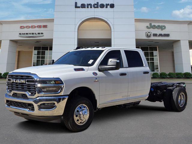 2026 RAM Ram 5500 Chassis Cab RAM 5500 TRADESMAN CHASSIS CREW CAB 4X4 60 CA