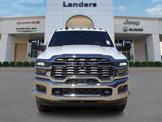 2026 RAM Ram 5500 Chassis Cab RAM 5500 TRADESMAN CHASSIS CREW CAB 4X4 60 CA