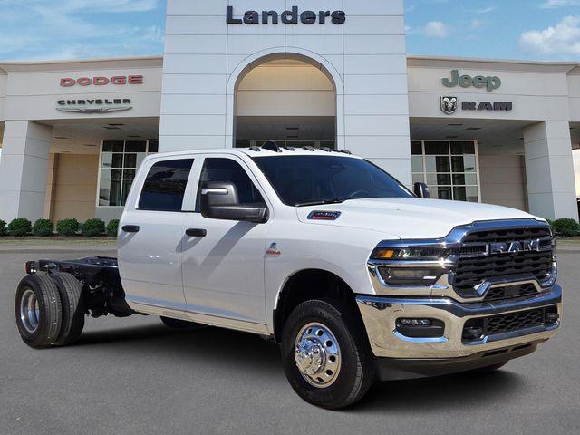 2026 RAM Ram 5500 Chassis Cab RAM 5500 TRADESMAN CHASSIS CREW CAB 4X4 60 CA