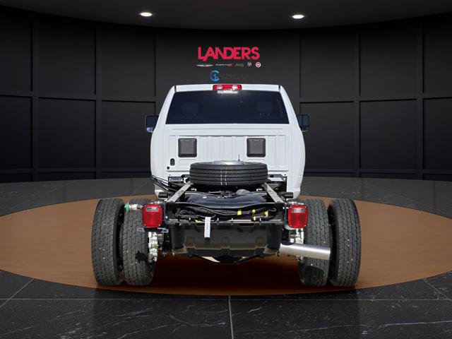 2026 RAM Ram 5500 Chassis Cab RAM 5500 TRADESMAN CHASSIS CREW CAB 4X4 84 CA