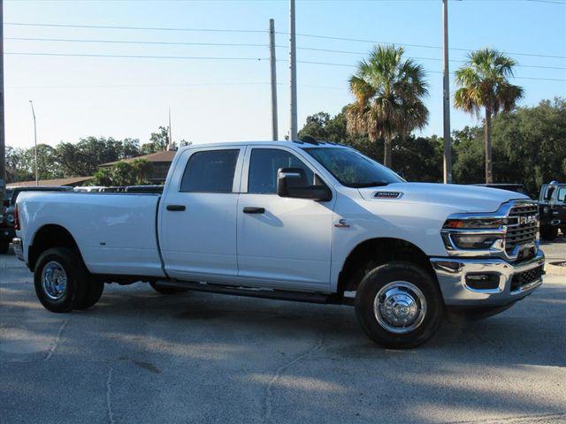 2026 RAM Ram 3500 RAM 3500 TRADESMAN CREW CAB 4X4 8 BOX