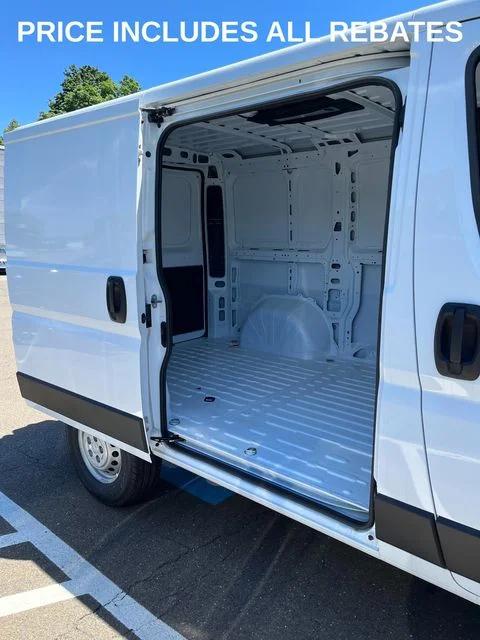 2026 Ram ProMaster Cargo Van Tradesman Low Roof 118 WB w/Pass Seat