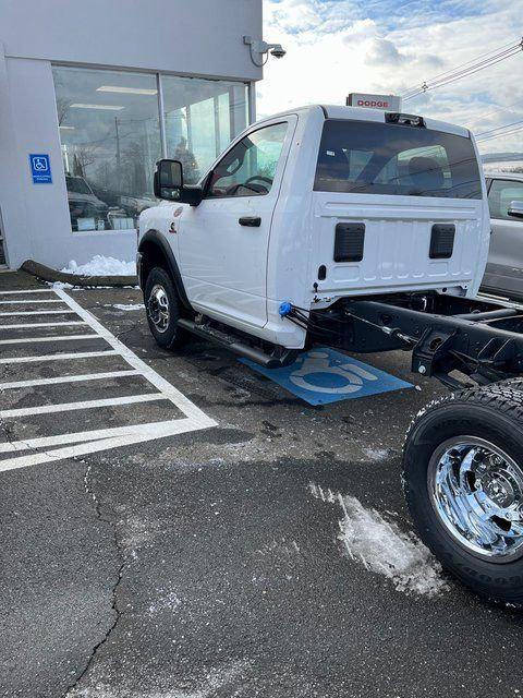 2026 RAM Ram 3500 Chassis Cab RAM 3500 TRADESMAN CHASSIS REGULAR CAB 4X4 60 CA