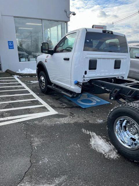 2026 RAM Ram 3500 Chassis Cab RAM 3500 TRADESMAN CHASSIS REGULAR CAB 4X4 60 CA 2026 RAM Ram 3500 Chassis Cab RAM 3500 TRADESMAN CHASSIS REGULAR CAB 4X4 60 CA