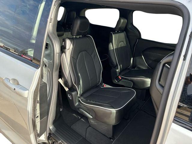 2026 Chrysler Pacifica Limited AWD