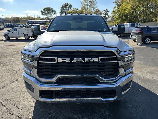 2025 RAM Ram 3500 Chassis Cab RAM 3500 TRADESMAN CREW CAB CHASSIS 4X4 60 CA 2025 RAM Ram 3500 Chassis Cab RAM 3500 TRADESMAN CREW CAB CHASSIS 4X4 60 CA