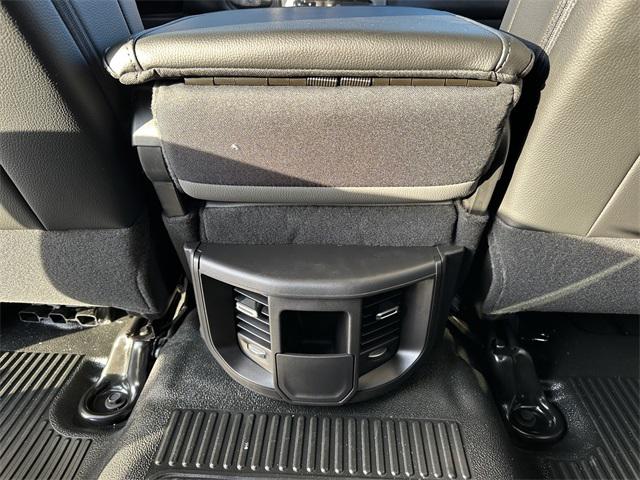 2026 RAM Ram 3500 Chassis Cab RAM 3500 TRADESMAN CREW CAB CHASSIS 4X4 60 CA 2026 RAM Ram 3500 Chassis Cab RAM 3500 TRADESMAN CREW CAB CHASSIS 4X4 60 CA