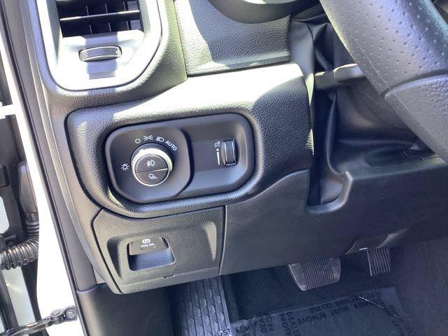 2026 Ram 1500 Express Crew Cab 4x4 5'7" Box