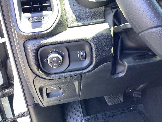 2026 Ram 1500 Express Crew Cab 4x4 57 Box
