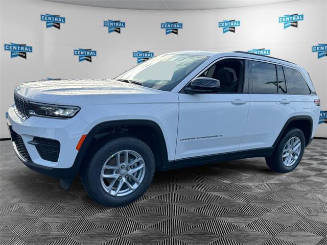 2025 Jeep Grand Cherokee GRAND CHEROKEE LAREDO X 4X4