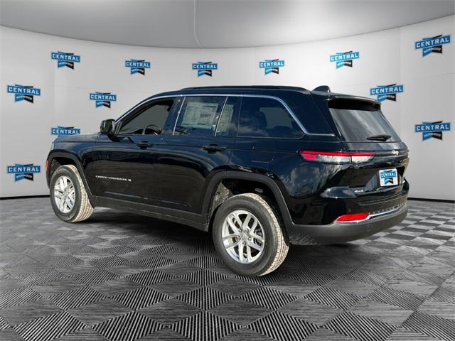 2025 Jeep Grand Cherokee GRAND CHEROKEE LAREDO X 4X4