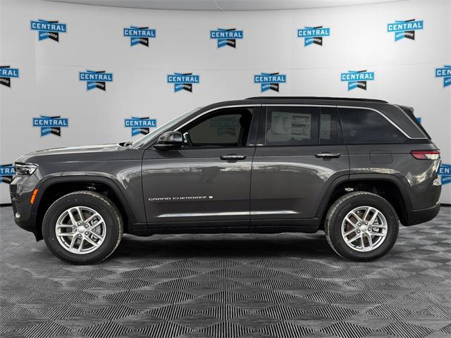 2025 Jeep Grand Cherokee GRAND CHEROKEE LAREDO X 4X4