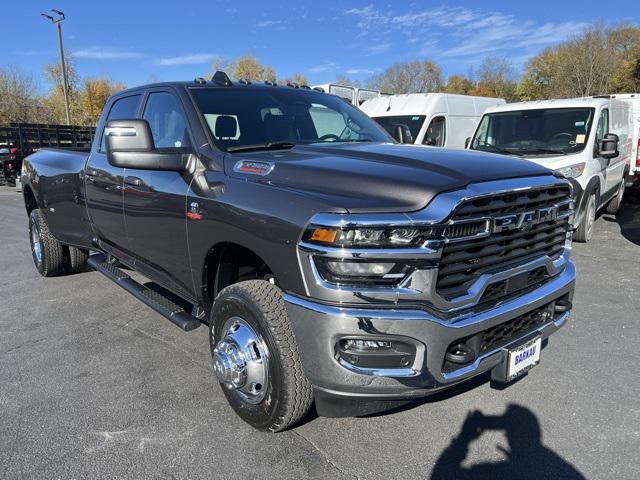 2026 RAM Ram 3500 RAM 3500 TRADESMAN CREW CAB 4X4 8 BOX