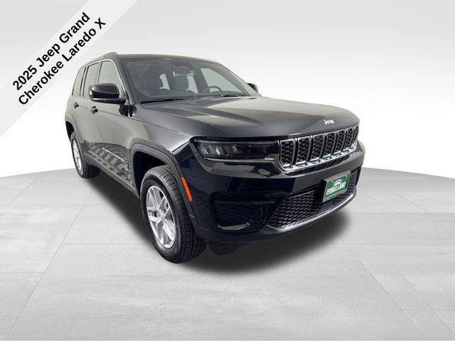 2025 Jeep Grand Cherokee GRAND CHEROKEE LAREDO X 4X2