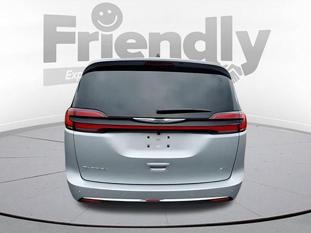 2026 Chrysler Pacifica Select AWD