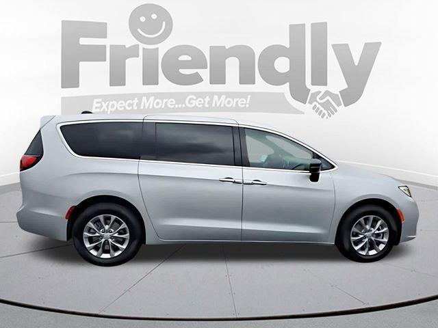 2026 Chrysler Pacifica Select AWD