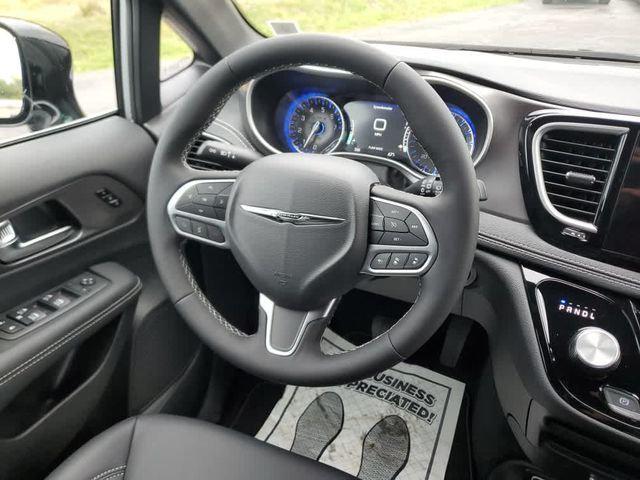 2026 Chrysler Pacifica Select AWD