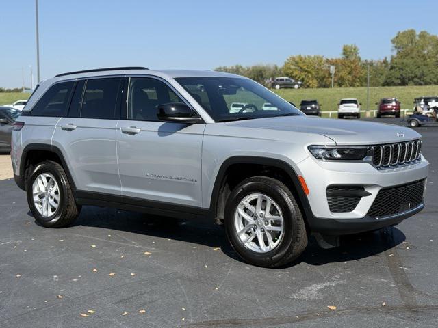 2025 Jeep Grand Cherokee GRAND CHEROKEE LAREDO X 4X4