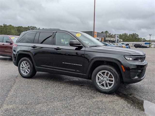 2025 Jeep Grand Cherokee GRAND CHEROKEE LAREDO X 4X4