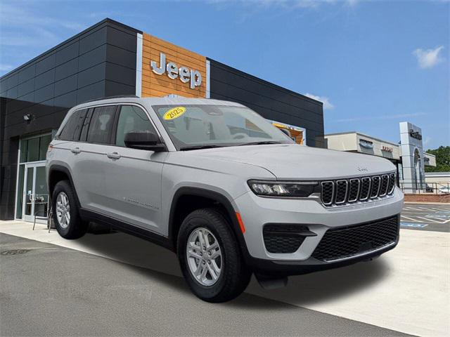 2025 Jeep Grand Cherokee GRAND CHEROKEE LAREDO 4X4