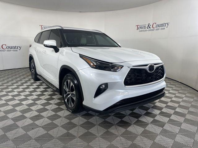 2022 Toyota Highlander XLE 2022 Toyota Highlander XLE
