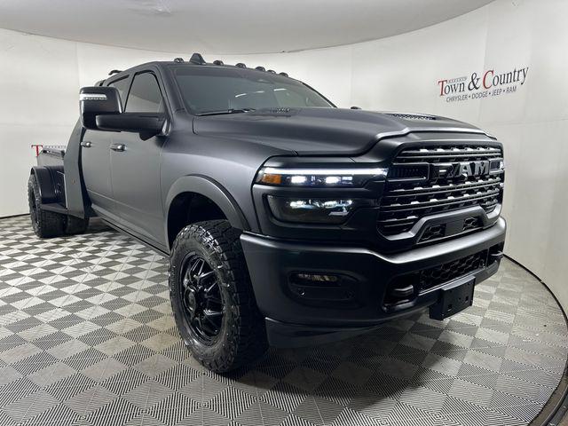 2025 RAM Ram 3500 RAM 3500 LIMITED CREW CAB 4X4 8 BOX