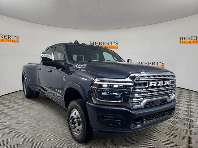 2025 RAM Ram 3500 RAM 3500 LIMITED CREW CAB 4X4 8 BOX