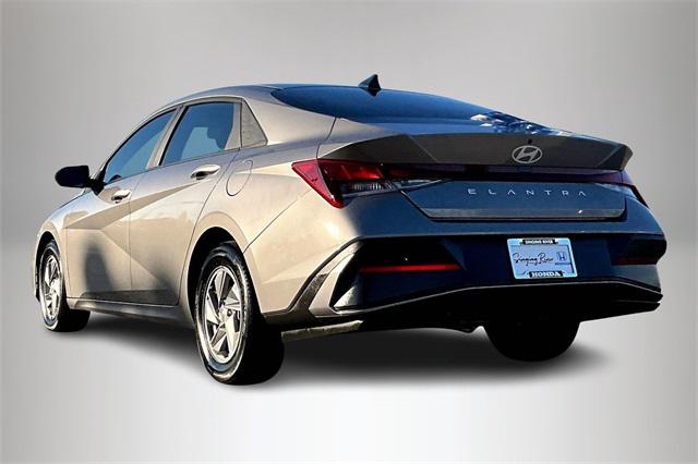 2024 Hyundai Elantra SE 2024 Hyundai Elantra SE