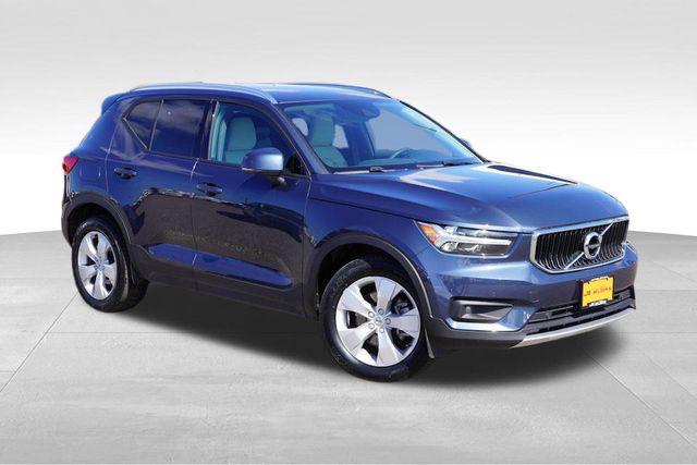 2022 Volvo XC40 T5 Momentum 2022 Volvo XC40 T5 Momentum