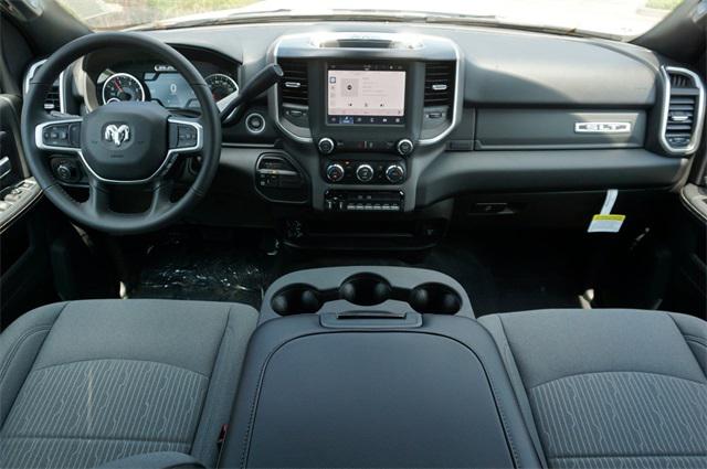 2024 RAM Ram 3500 Chassis Cab RAM 3500 SLT CREW CAB CHASSIS 4X4 60 CA 2024 RAM Ram 3500 Chassis Cab RAM 3500 SLT CREW CAB CHASSIS 4X4 60 CA