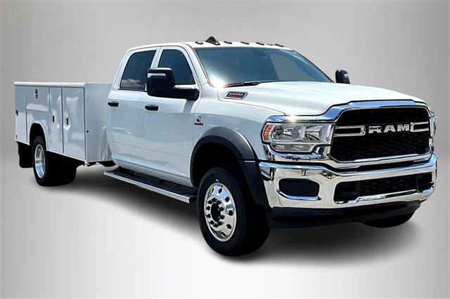 2024 RAM Ram 5500 Chassis Cab RAM 5500 TRADESMAN CHASSIS CREW CAB 4X4 84 CA 2024 RAM Ram 5500 Chassis Cab RAM 5500 TRADESMAN CHASSIS CREW CAB 4X4 84 CA