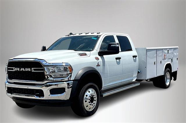 2024 RAM Ram 5500 Chassis Cab RAM 5500 TRADESMAN CHASSIS CREW CAB 4X4 84 CA 2024 RAM Ram 5500 Chassis Cab RAM 5500 TRADESMAN CHASSIS CREW CAB 4X4 84 CA