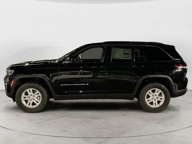 2025 Jeep Grand Cherokee GRAND CHEROKEE LAREDO 4X4