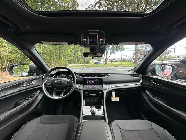 2025 Jeep Grand Cherokee GRAND CHEROKEE LAREDO X 4X4 2025 Jeep Grand Cherokee GRAND CHEROKEE LAREDO X 4X4