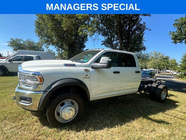 2024 RAM Ram 4500 Chassis Cab RAM 4500 SLT CHASSIS CREW CAB 4X4 60 CA 2024 RAM Ram 4500 Chassis Cab RAM 4500 SLT CHASSIS CREW CAB 4X4 60 CA